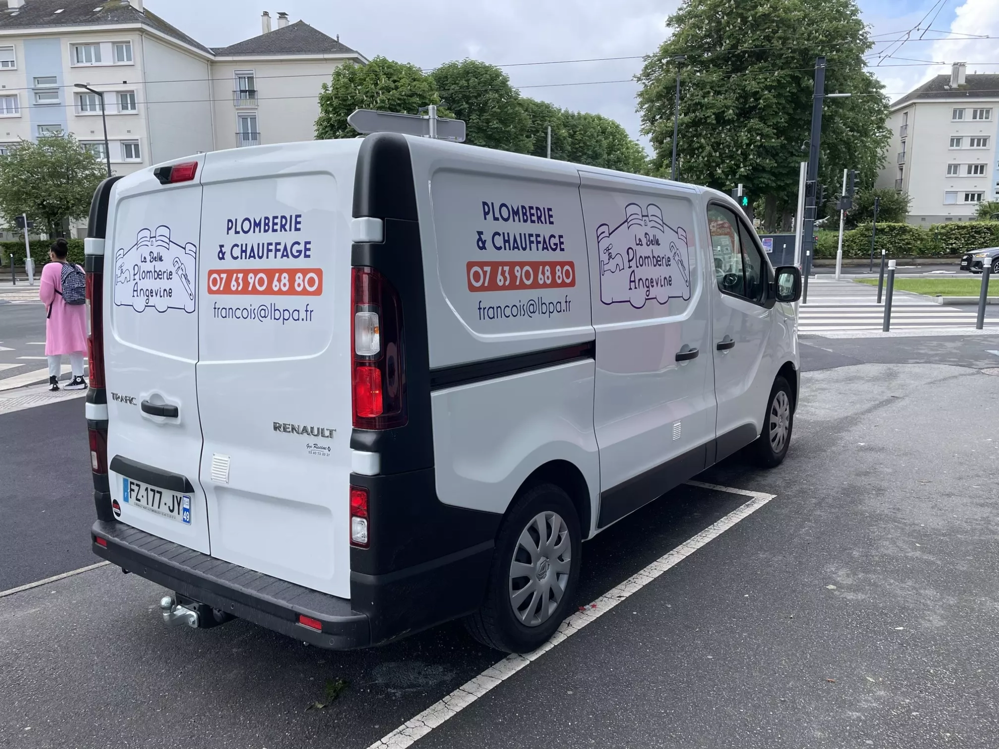 La camionnette de La Belle Plomberie Angevine à Angers