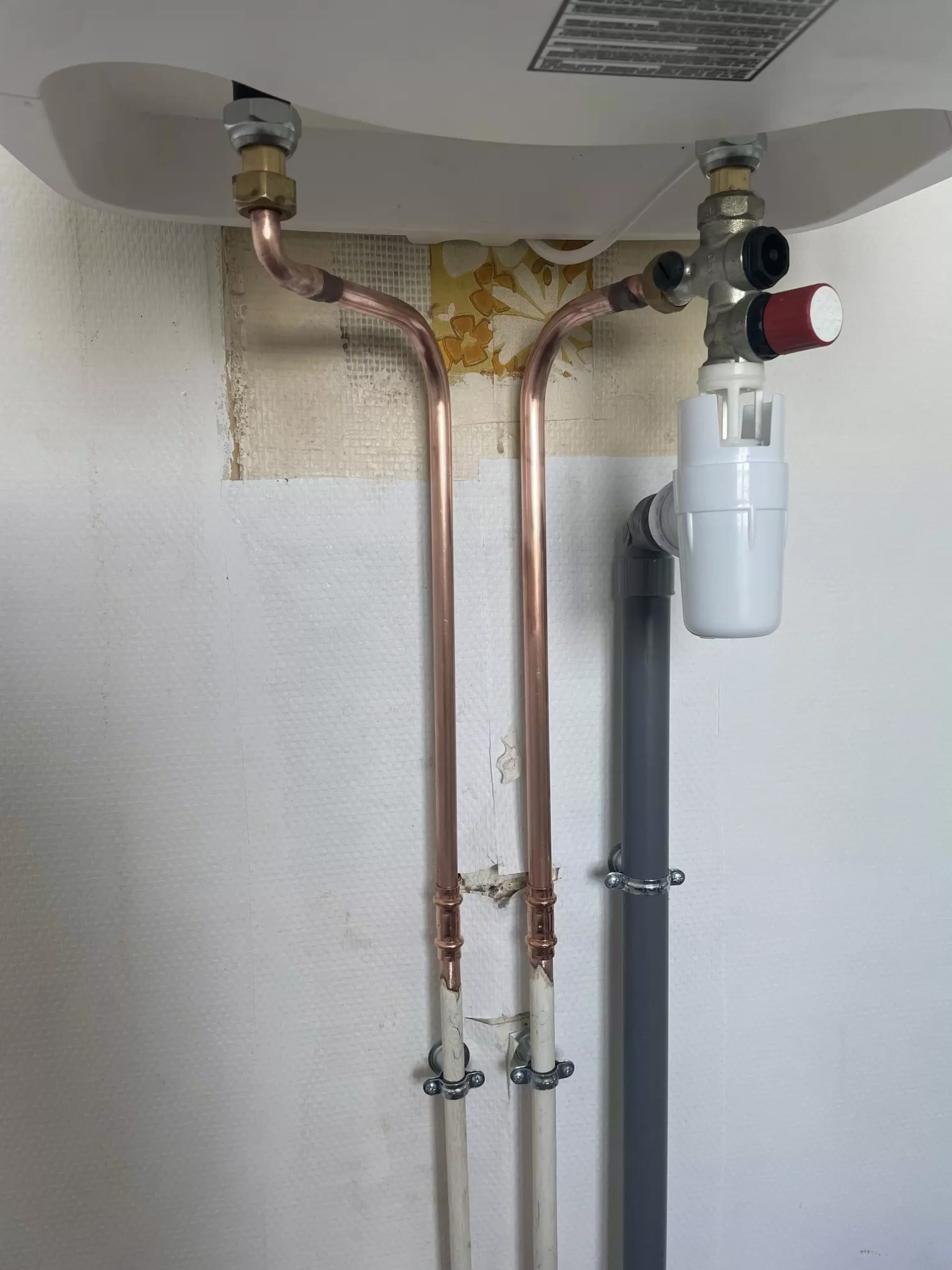 Installation de chauffe-eau et tuyauterie cuivre